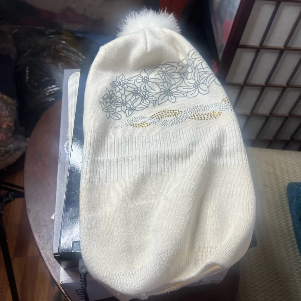 SHEREL’S NEWYORK POMPOM WOOL BEENIE‎ HAT